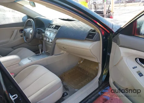 2010 Toyota Camry Xle z USA, uszkodzony, nr VIN 4T1BF3EK3AU523299